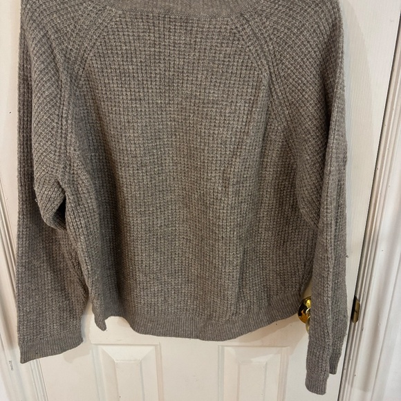 Theory Grey waffle texture sweater * accepting offers  please look at all pics - Picture 3 of 7
